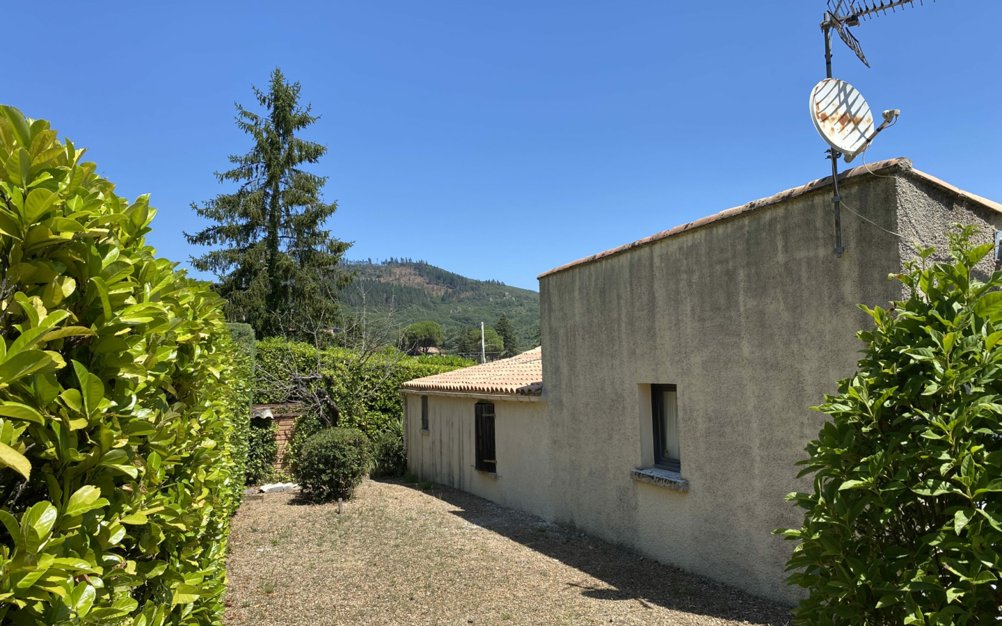 3-bedroom House In Lamalou Les Bains, France (110 M²)