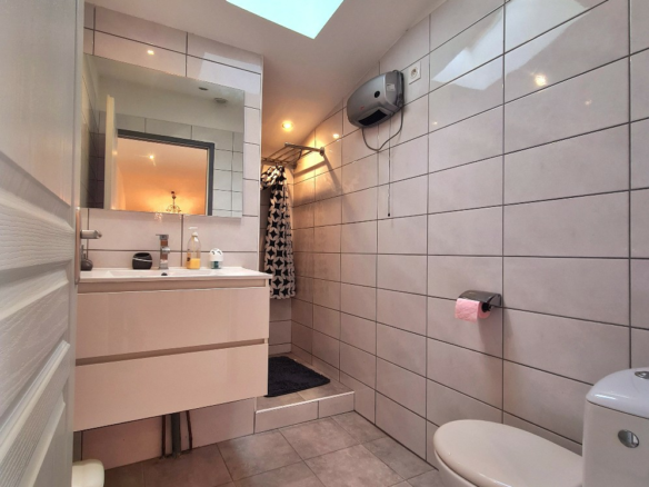 5-bedroom House In Murviel Les Beziers, France (223 M²)