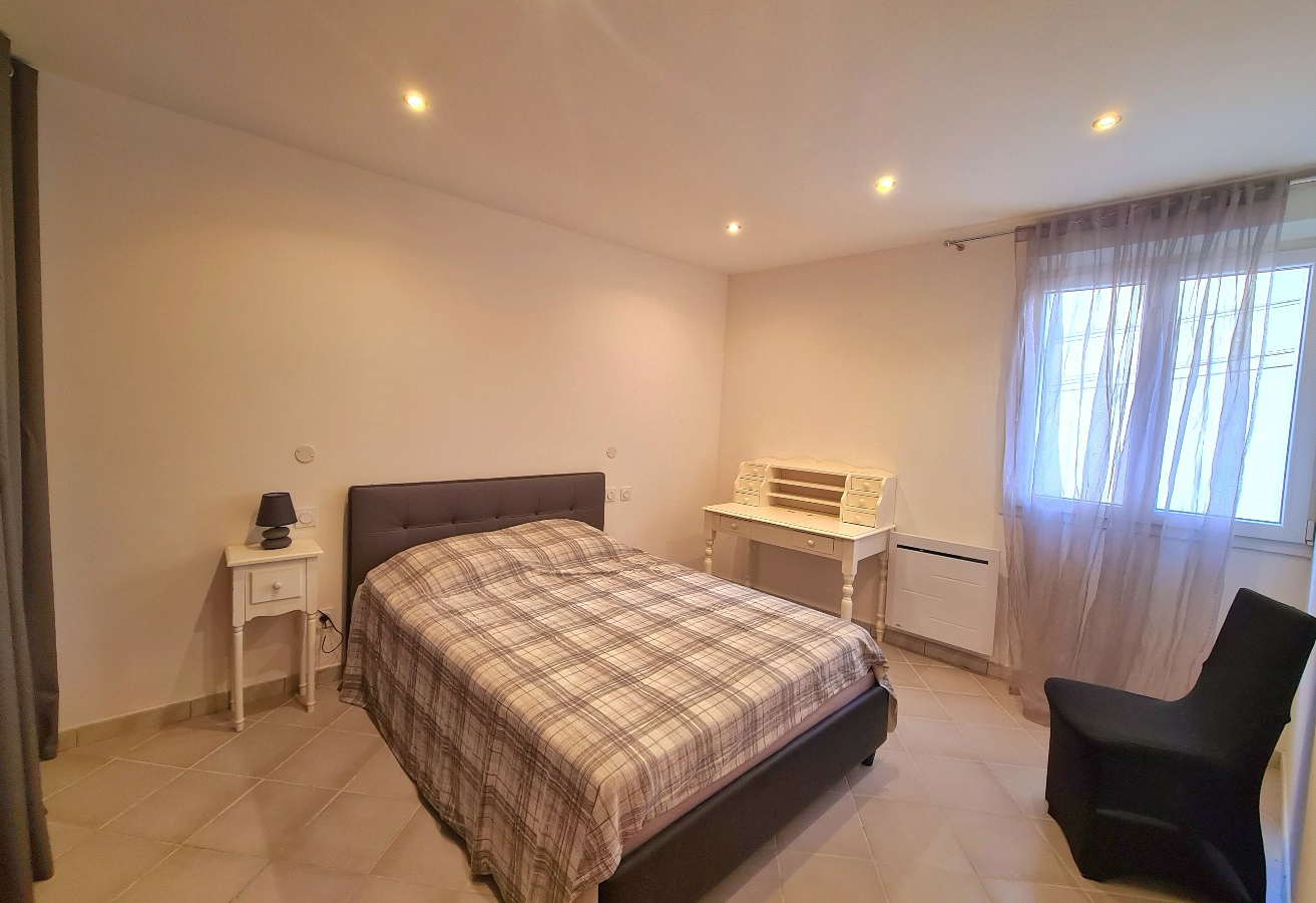5-bedroom House In Murviel Les Beziers, France (223 M²)