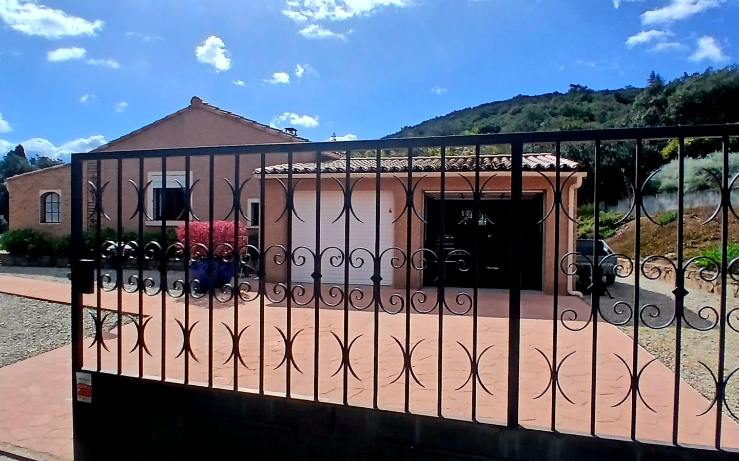 4-bedroom Detached House In Bousquet D’orb, France (120 M²)