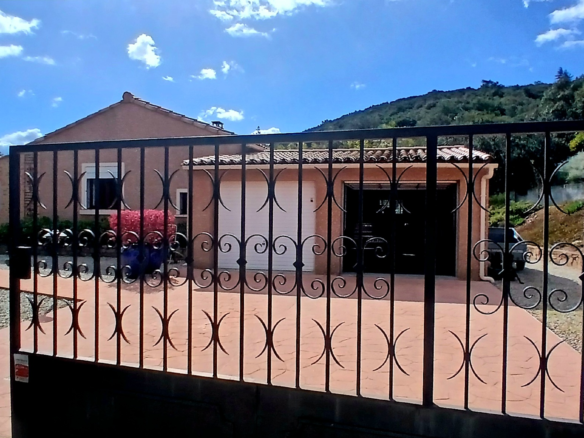 4-bedroom Detached House In Bousquet D’orb, France (120 M²)