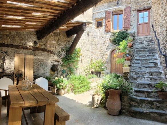 2-bedroom House In Vailhan, France (90 M²)