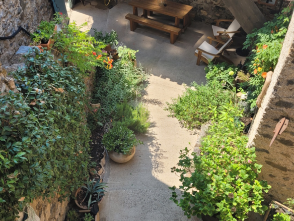 2-bedroom House In Vailhan, France (90 M²)