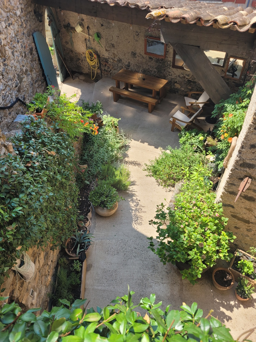 2-bedroom House In Vailhan, France (90 M²)