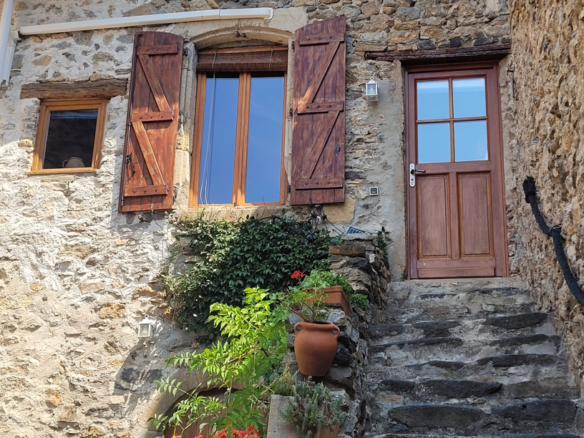2-bedroom House In Vailhan, France (90 M²)