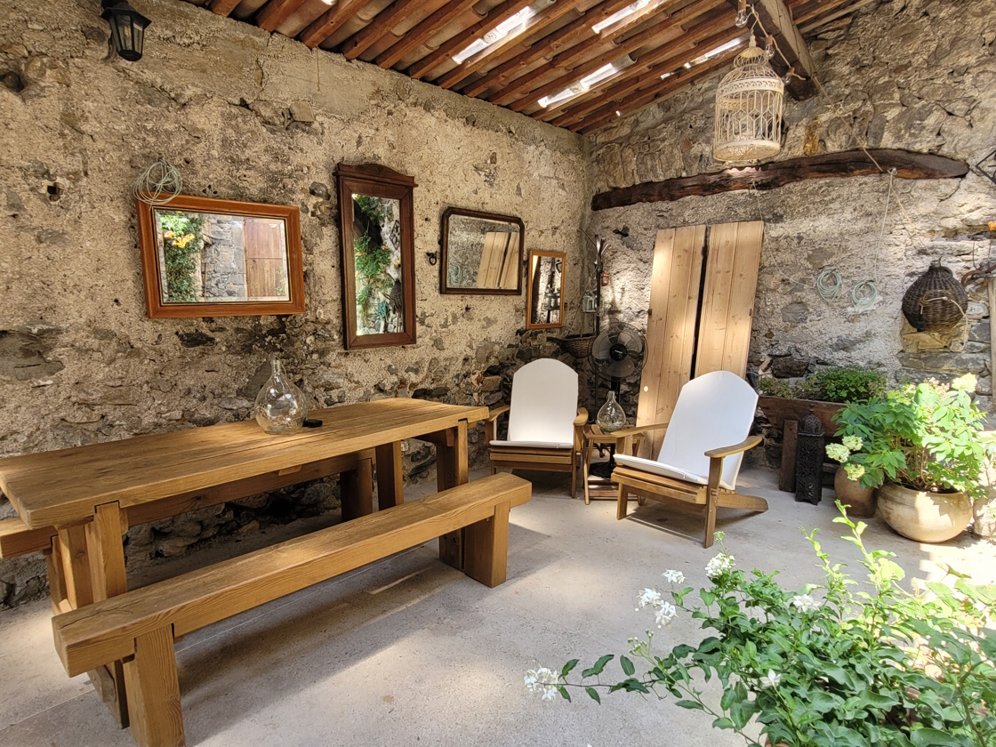 2-bedroom House In Vailhan, France (90 M²)