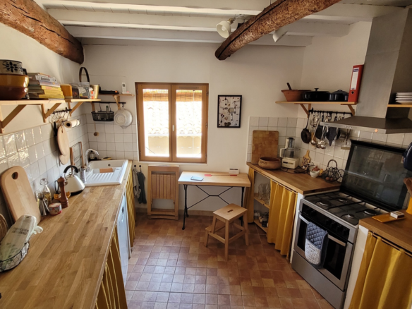 2-bedroom House In Vailhan, France (90 M²)
