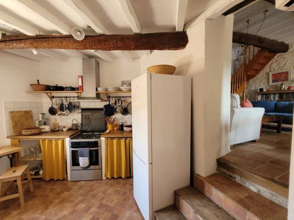 2-bedroom House In Vailhan, France (90 M²)