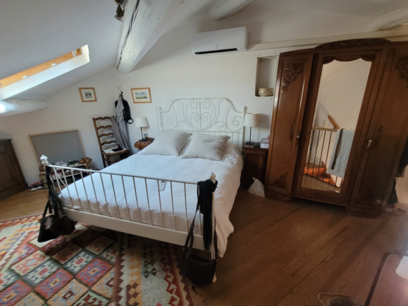 2-bedroom House In Vailhan, France (90 M²)