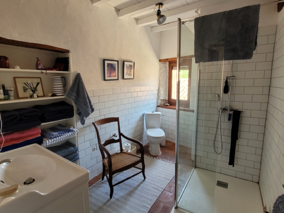 2-bedroom House In Vailhan, France (90 M²)