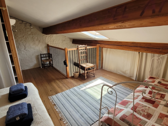 2-bedroom House In Vailhan, France (90 M²)