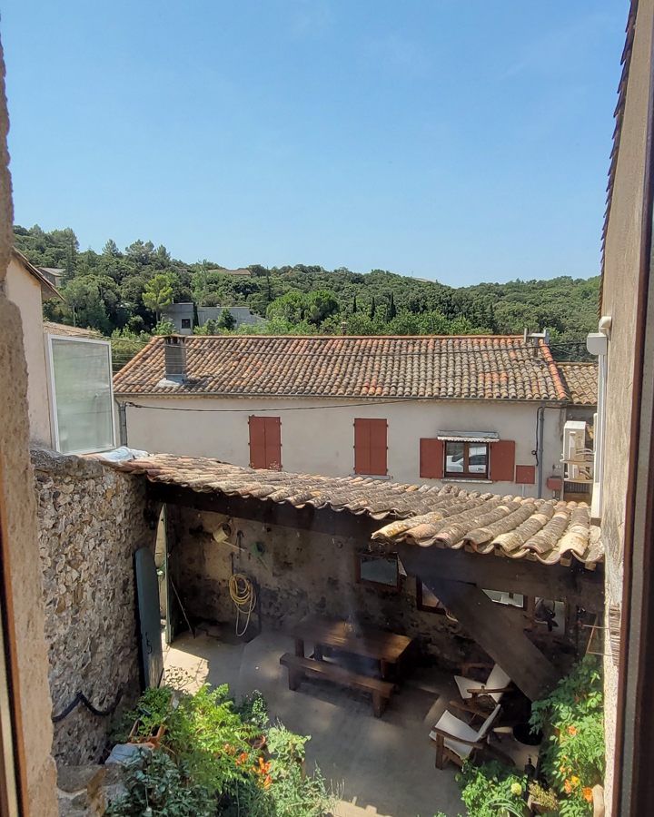 2-bedroom House In Vailhan, France (90 M²)