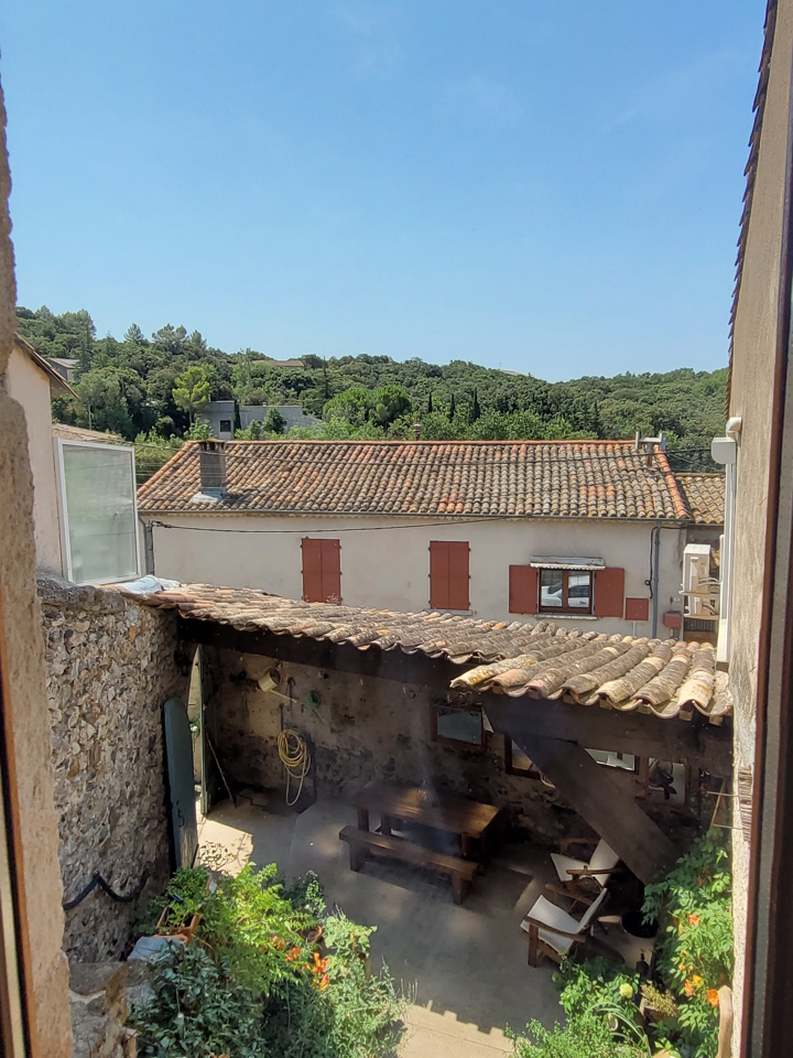 2-bedroom House In Vailhan, France (90 M²)