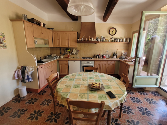 4-bedroom House In Vailhan, France (170 M²)