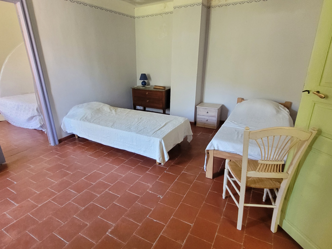 4-bedroom House In Vailhan, France (170 M²)
