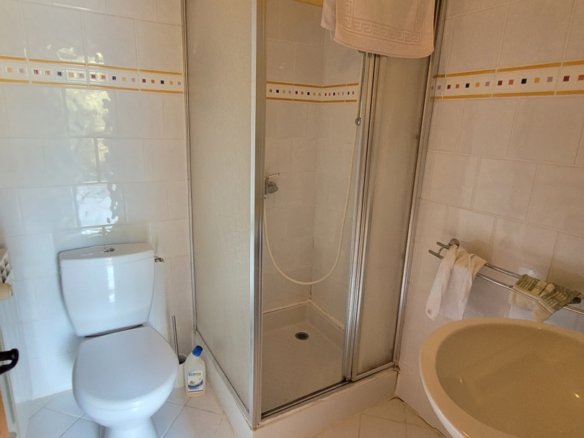 4-bedroom House In Vailhan, France (170 M²)