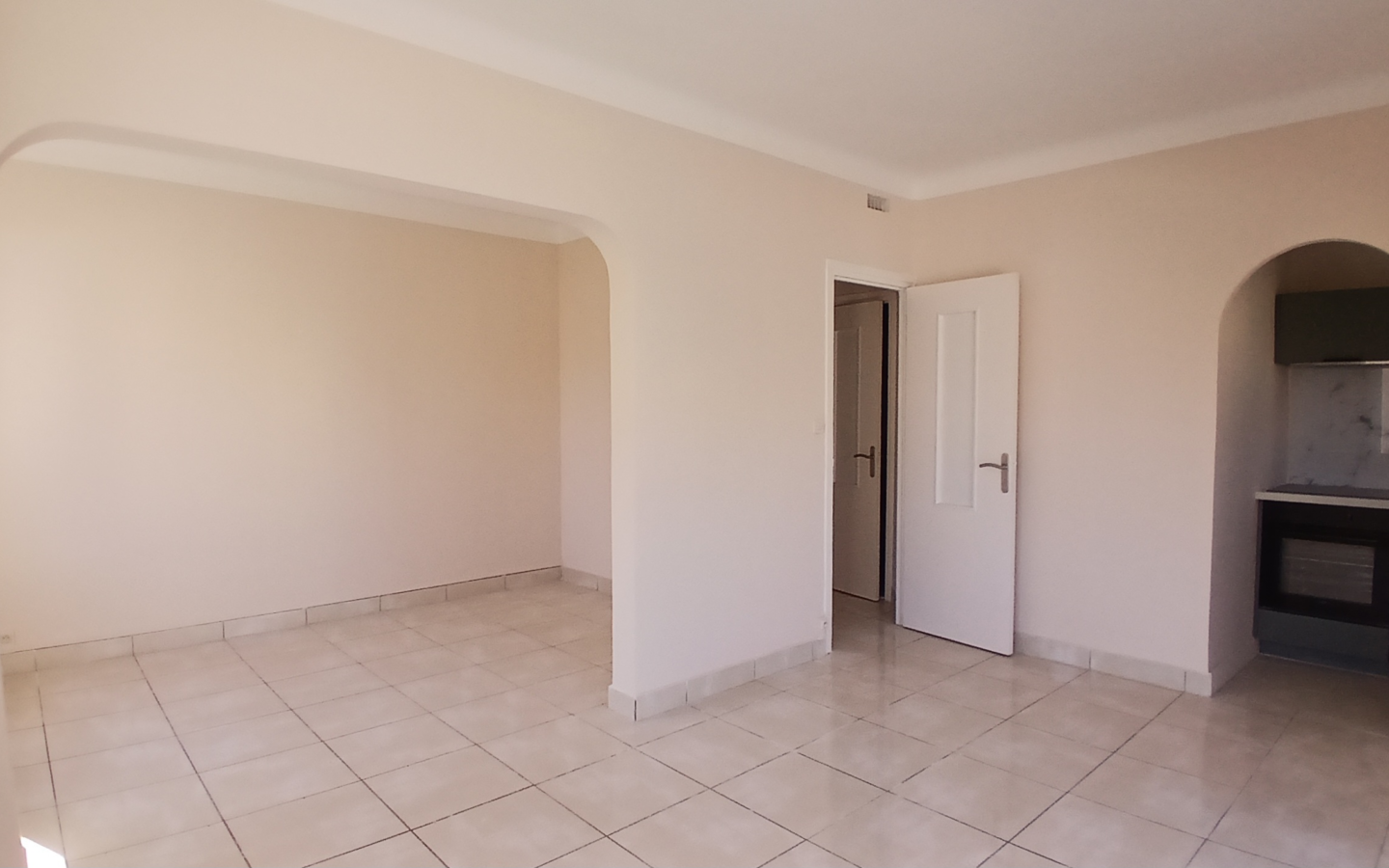 1-bedroom Apartment In Valras Plage, France (45 M²)