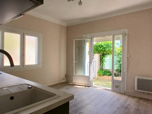 2-bedroom Apartment In Valras Plage, France (44 M²)