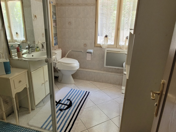 7-bedroom Detached House In Meze, France (251 M²)