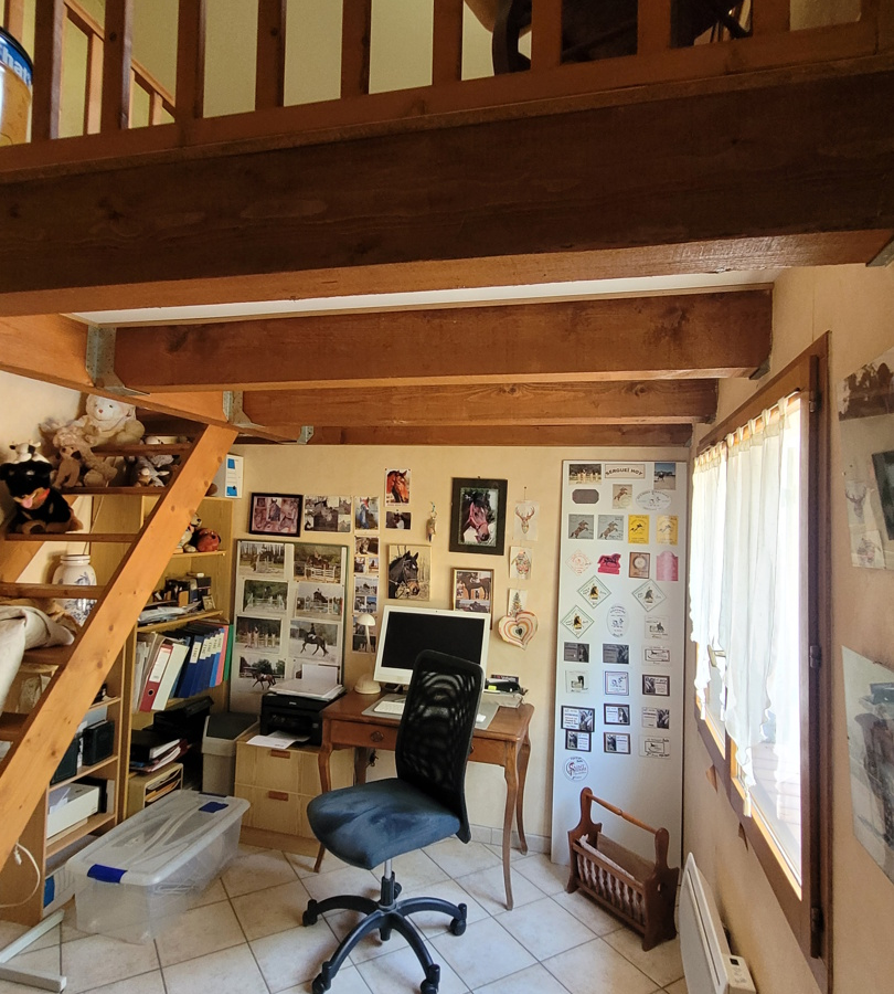 7-bedroom Detached House In Meze, France (251 M²)