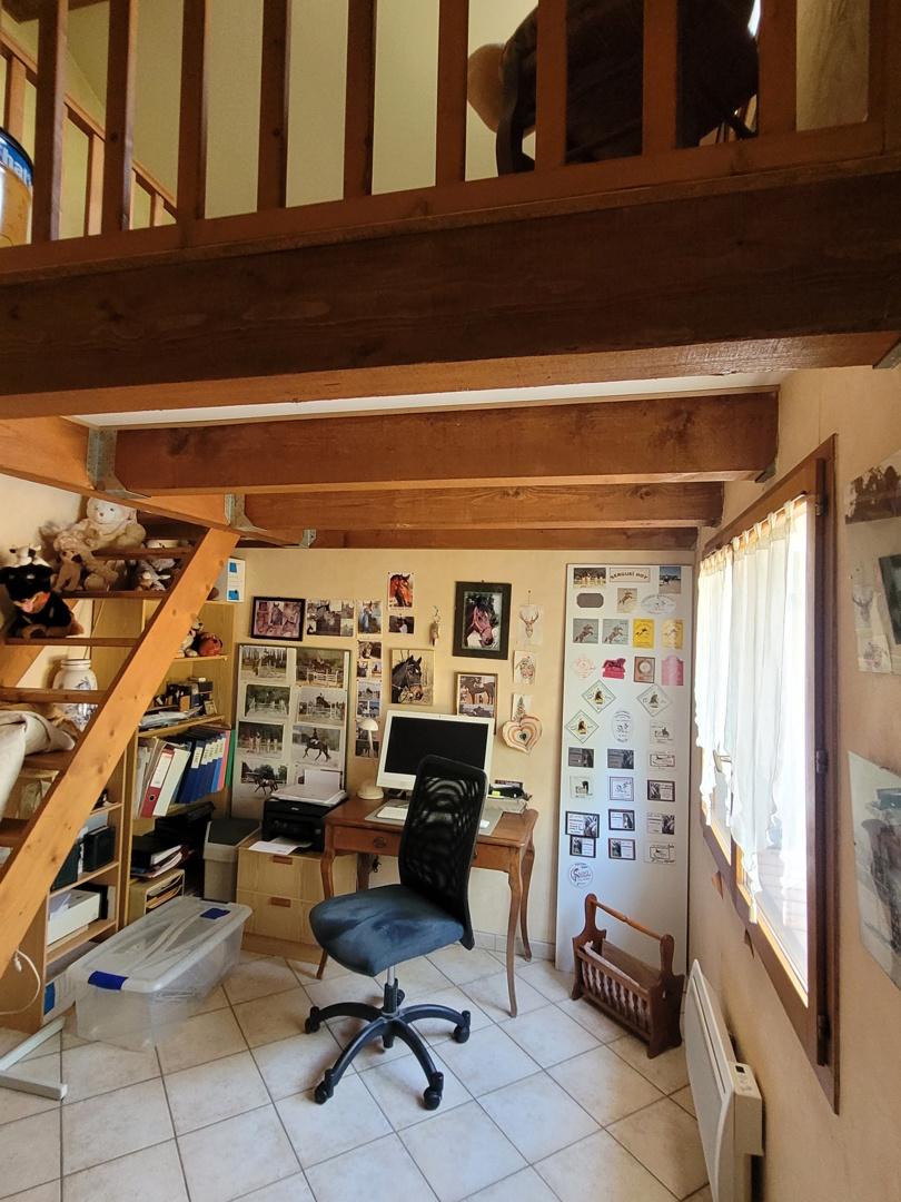 7-bedroom Detached House In Meze, France (251 M²)