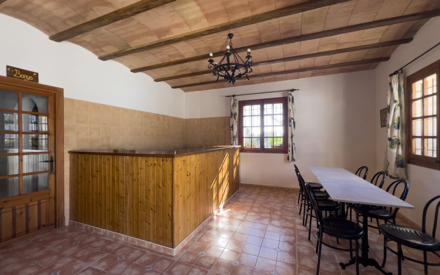 Commercial In Binissalem, Spain (352 M²)