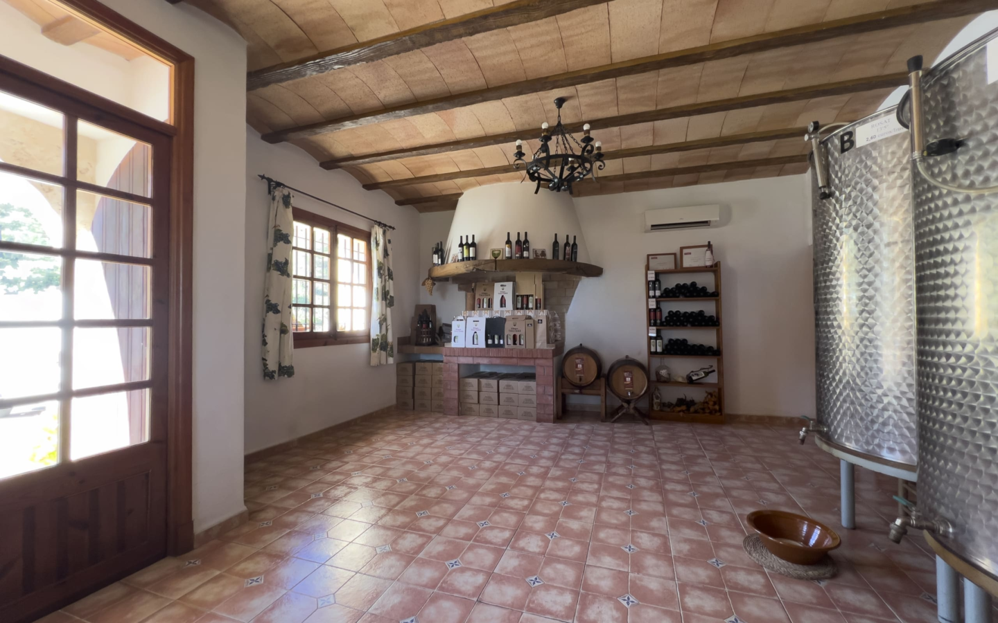 Commercial In Binissalem, Spain (352 M²)