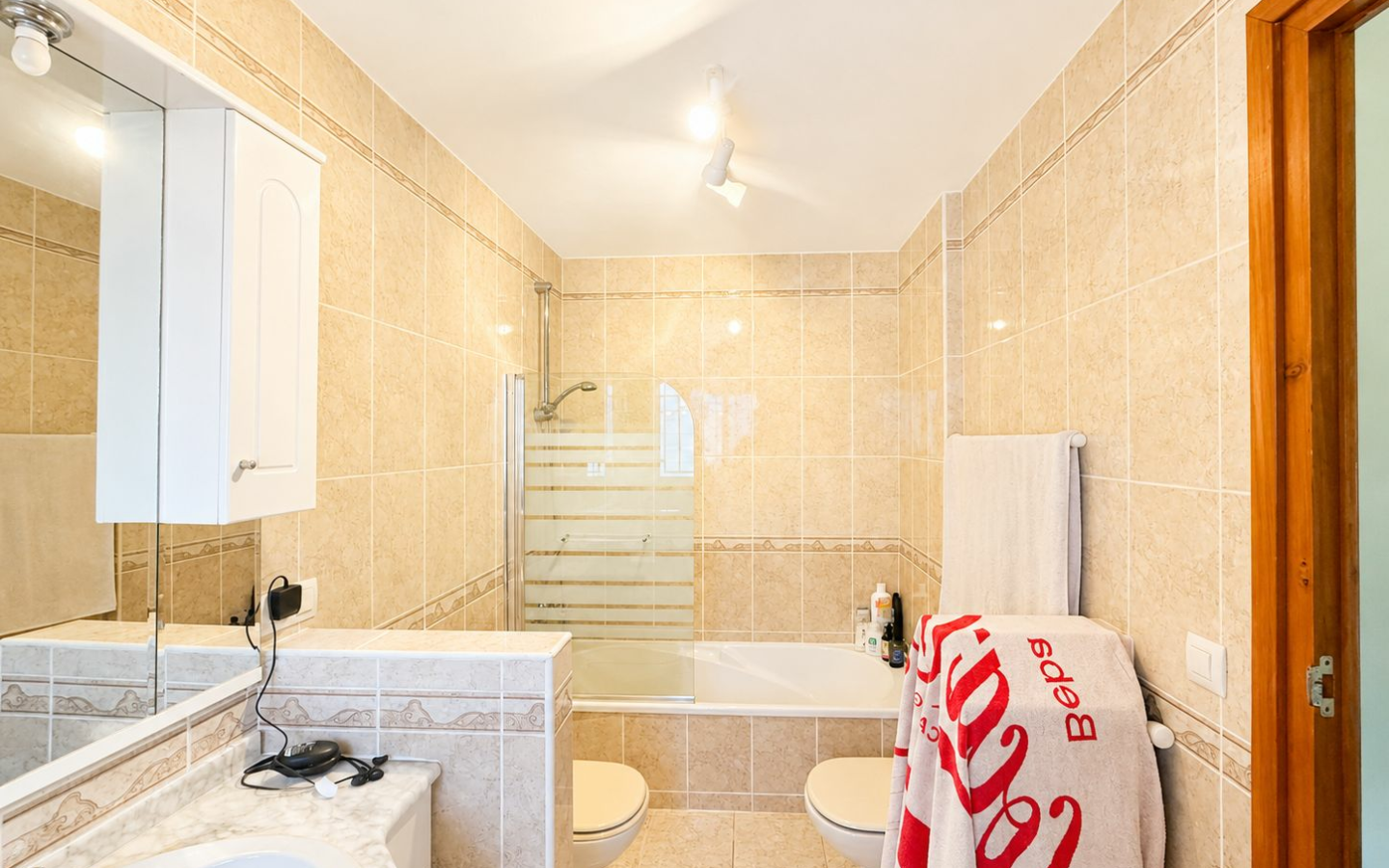 4-bedroom Villa In Spain (260 M²)