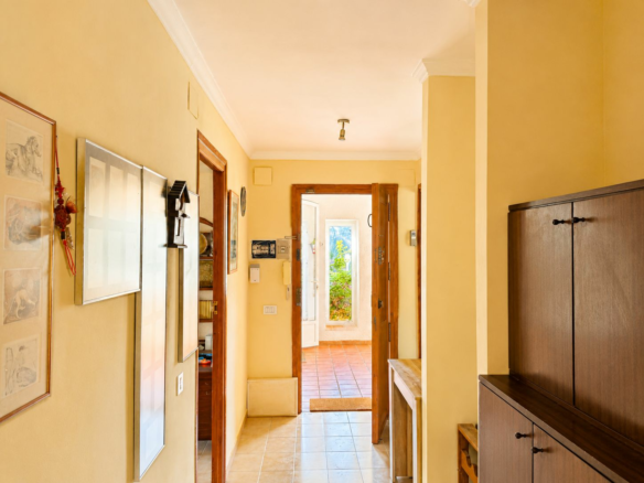 4-bedroom Villa In Spain (260 M²)