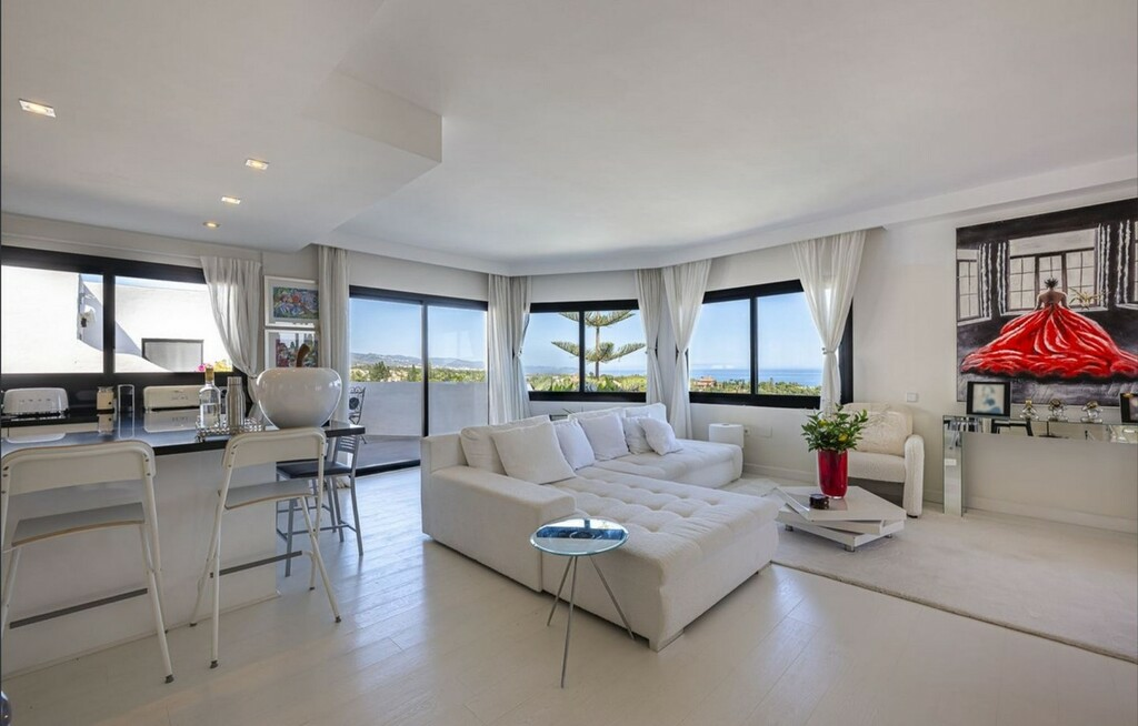 2-bedroom Atico In Golden Mile, Spain (207 M²)