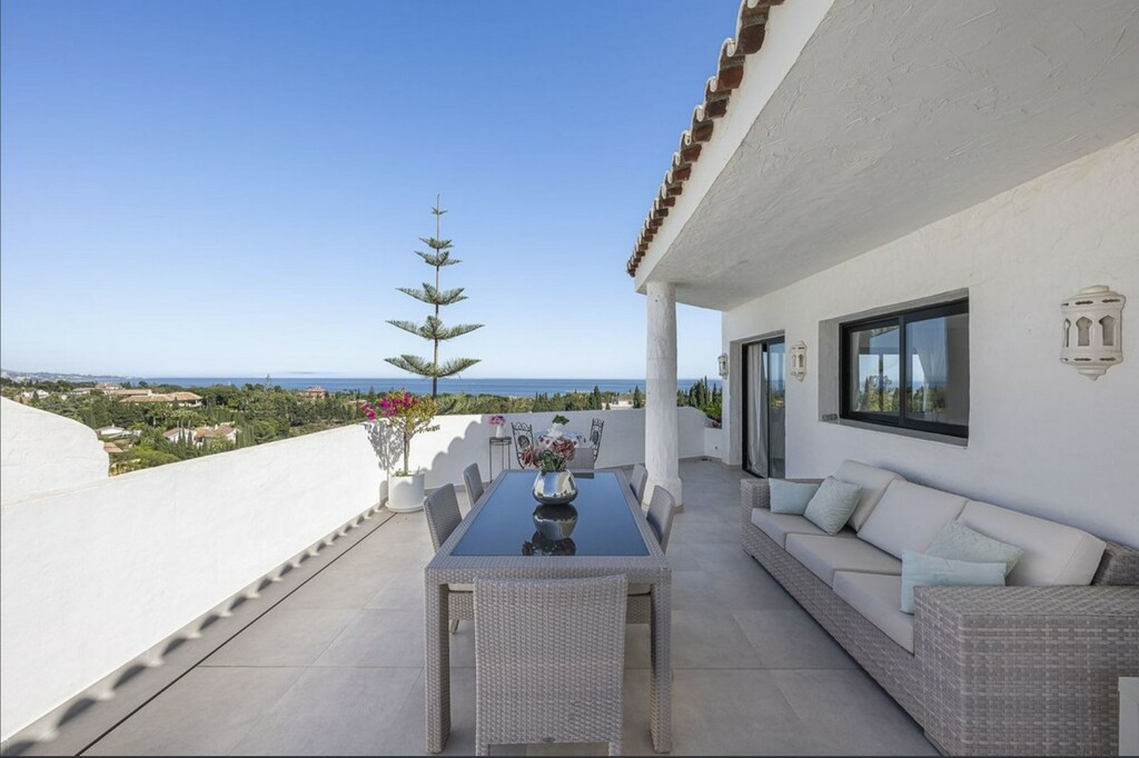 2-bedroom Atico In Golden Mile, Spain (207 M²)