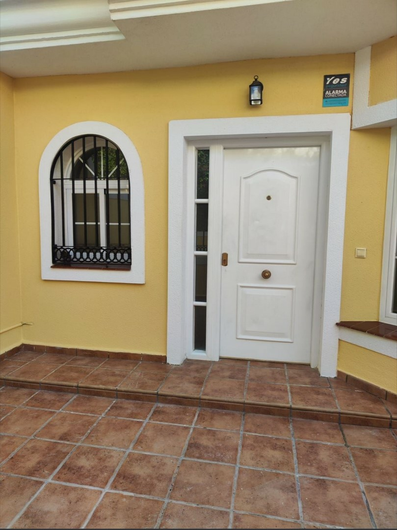 4-bedroom Townhouse In Calahonda, Spain (290 M²)