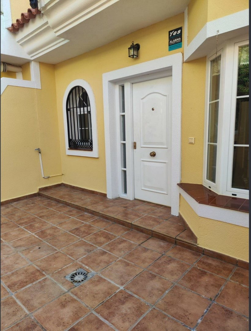 4-bedroom Townhouse In Calahonda, Spain (290 M²)