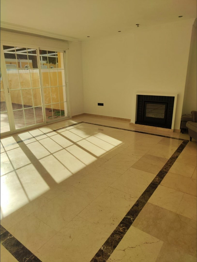 4-bedroom Townhouse In Calahonda, Spain (290 M²)