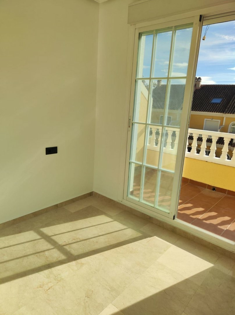 4-bedroom Townhouse In Calahonda, Spain (290 M²)