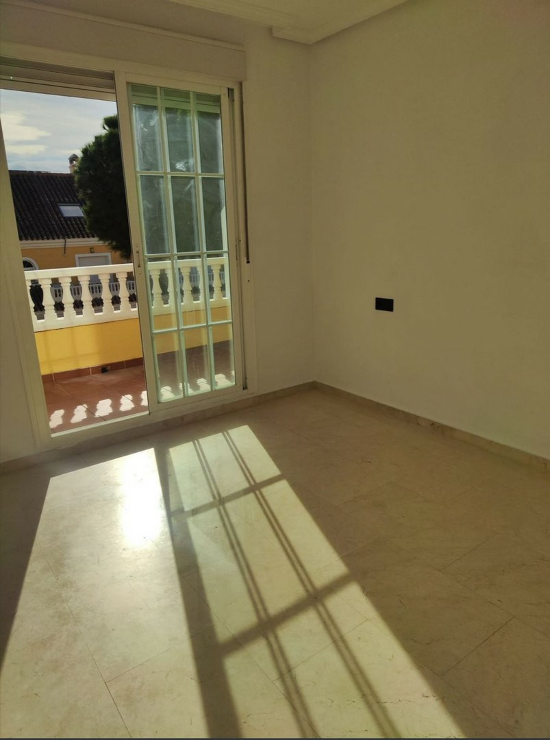 4-bedroom Townhouse In Calahonda, Spain (290 M²)