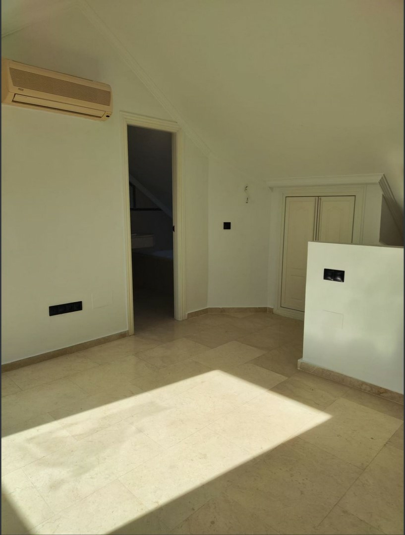 4-bedroom Townhouse In Calahonda, Spain (290 M²)