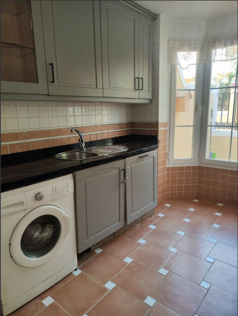 4-bedroom Townhouse In Calahonda, Spain (290 M²)