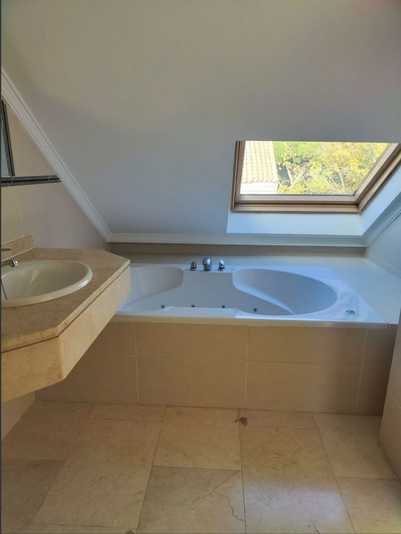 4-bedroom Townhouse In Calahonda, Spain (290 M²)