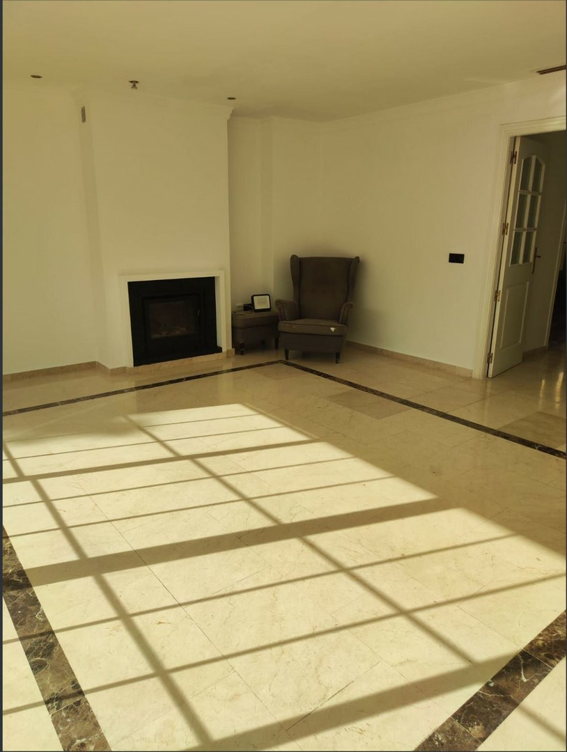4-bedroom Townhouse In Calahonda, Spain (290 M²)