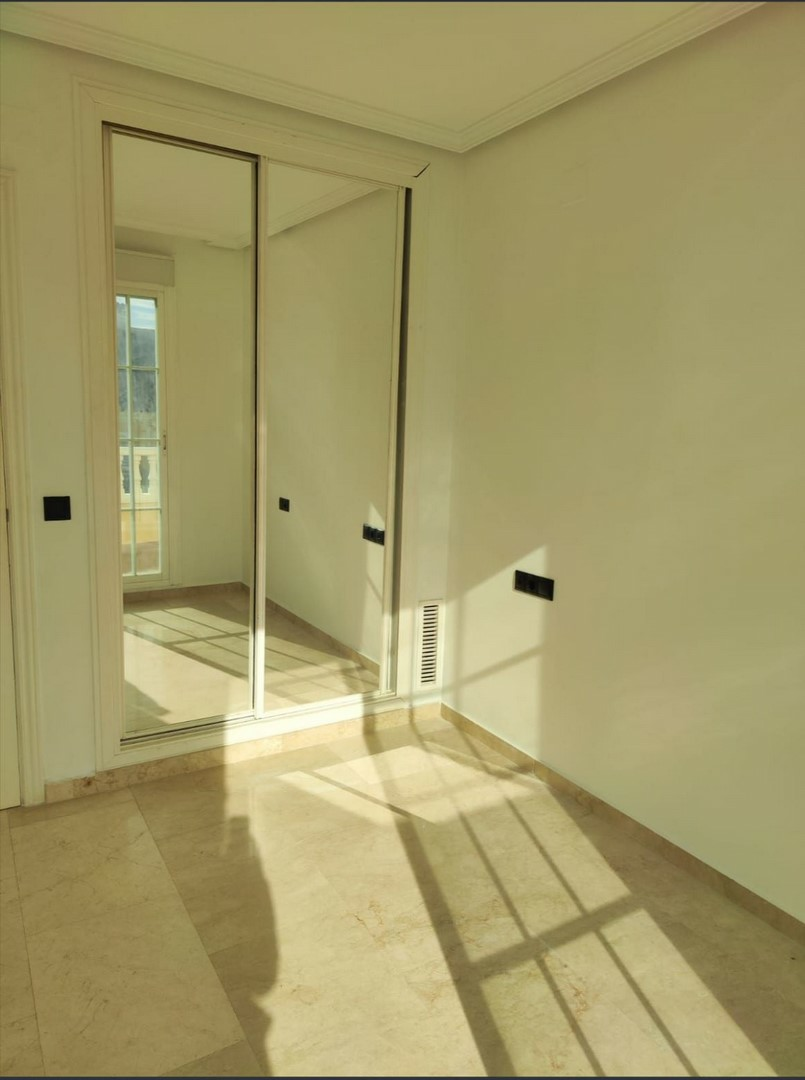 4-bedroom Townhouse In Calahonda, Spain (290 M²)
