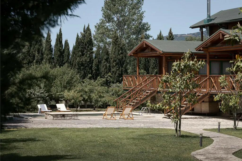 Detached House 420 M2 In Kalavrita, Greece