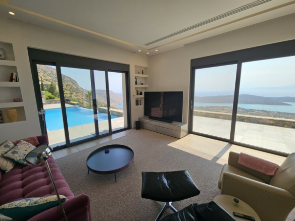4-bedroom Villa In Agios Nikolaos, Greece (290 M²)