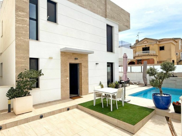 3-bedroom Villa In Orihuela Costa, Spain (190 M²)