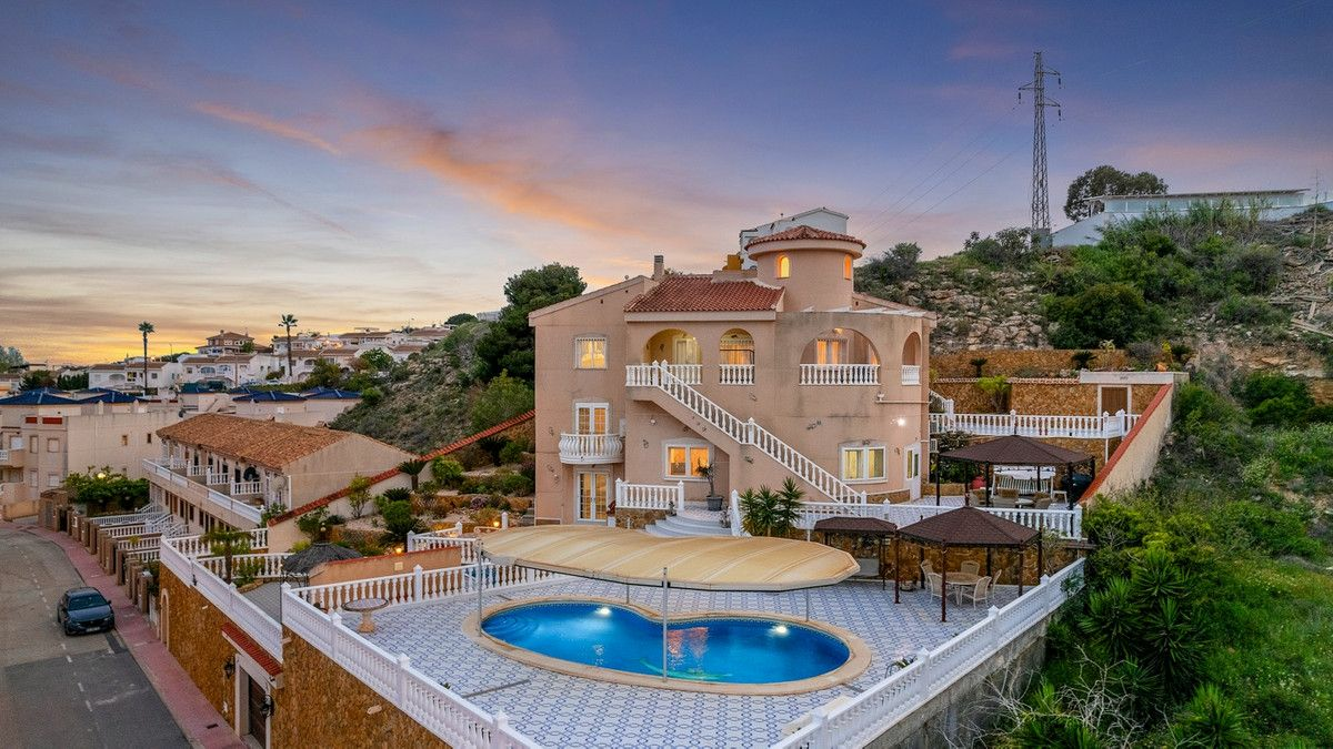 7-bedroom Villa In Rojales, Spain (179 M²)