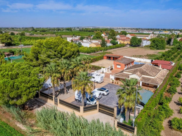 6-bedroom Country House In Almoradi, Spain (300 M²)