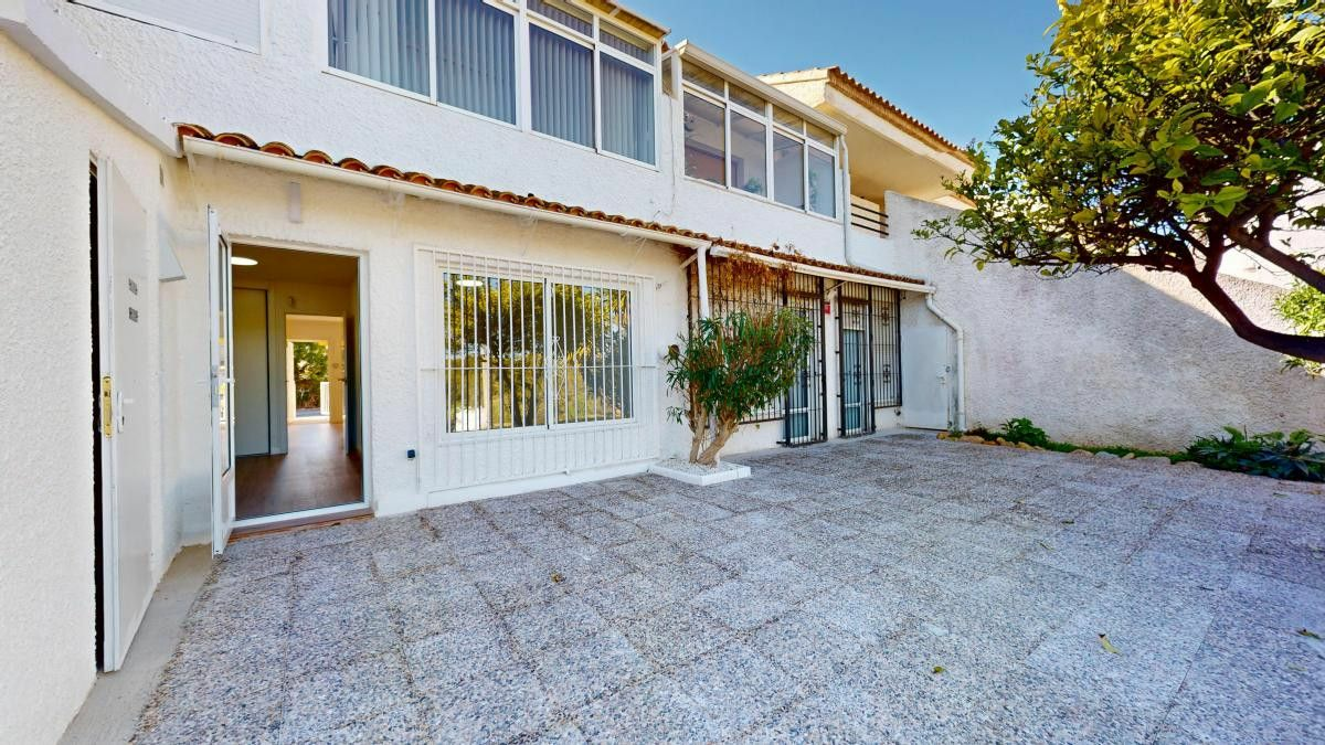 2-bedroom Apartment In Orihuela Costa, Spain (80 M²)