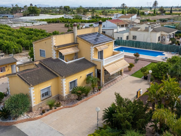 5-bedroom Villa In Villena, Spain (199 M²)