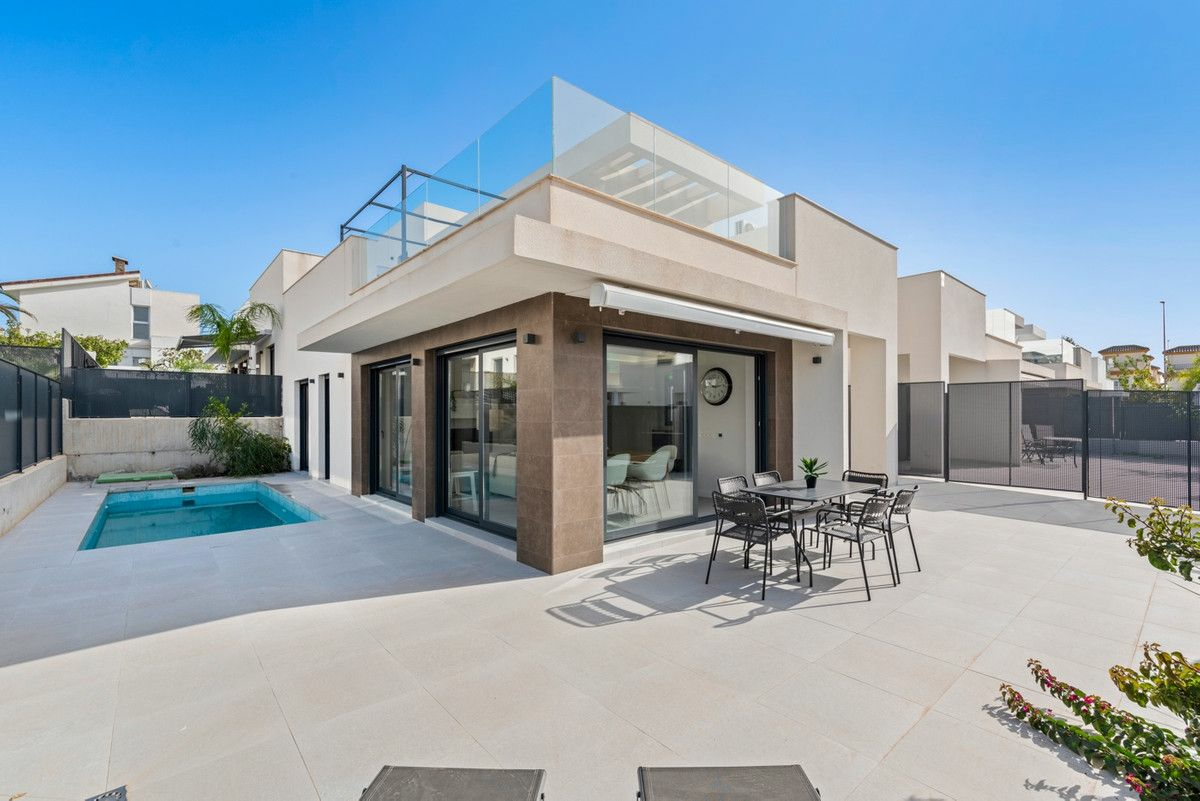 3-bedroom Villa In La Marina, Spain (226 M²)