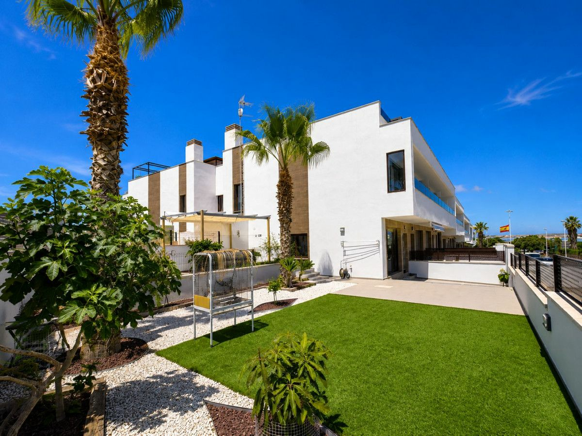 3-bedroom House In Torrevieja, Spain (106 M²)